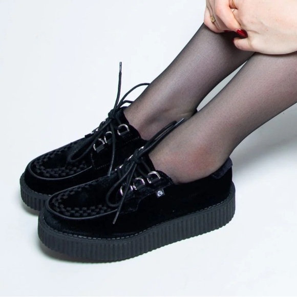 T.U.K Footwear Loafers Black Velvet Viva Mondo Creeper Platform Shoes Size 5 - Picture 4 of 13